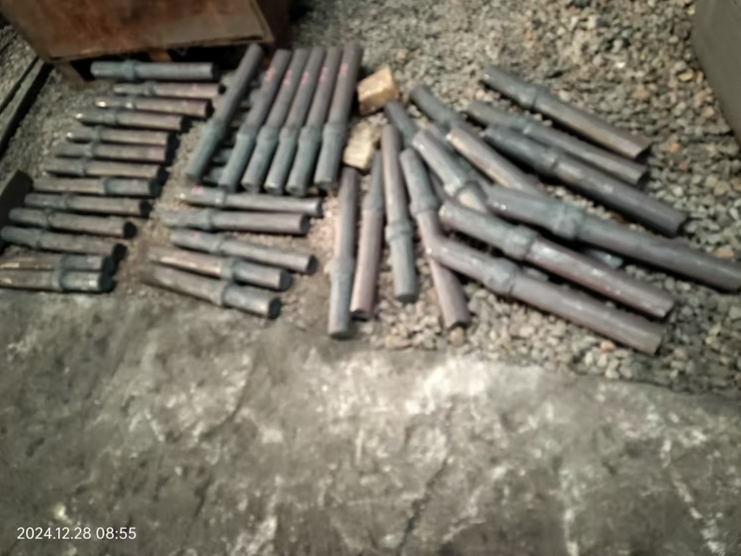 Каква е разликата между процесите на леене и коване на чуковете за трошачки?