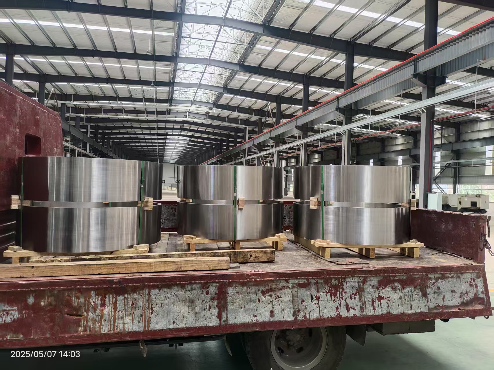 За какъв вид изковки на механичното оборудване са подходящи изковките на предната ос с куха ос?