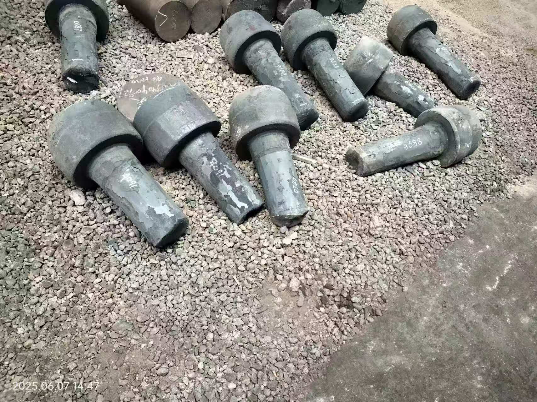 Как да подобрим работата на авиационните изковки чрез контролиране на температурата и налягането